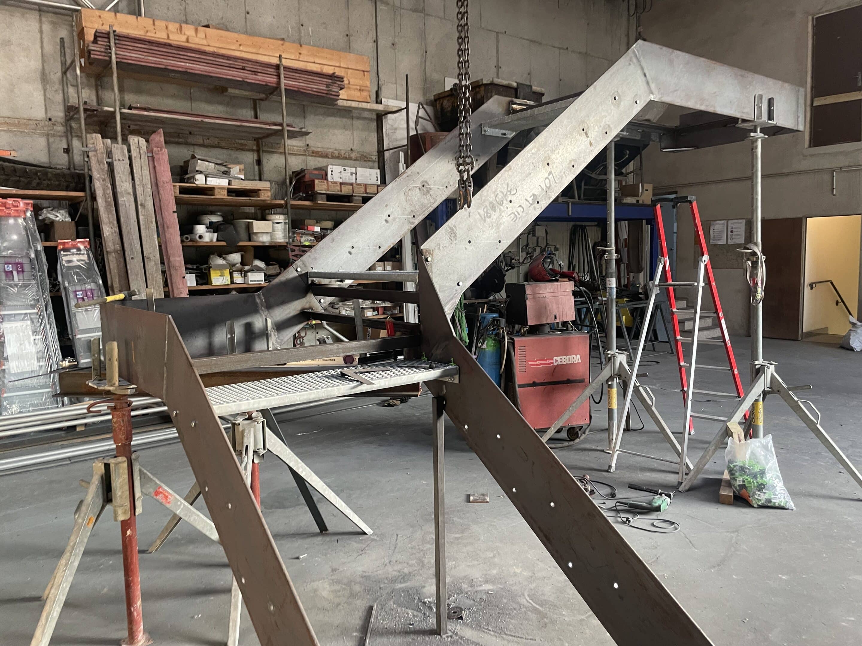 escalier en métal réalisé par l'entreprise loÏ